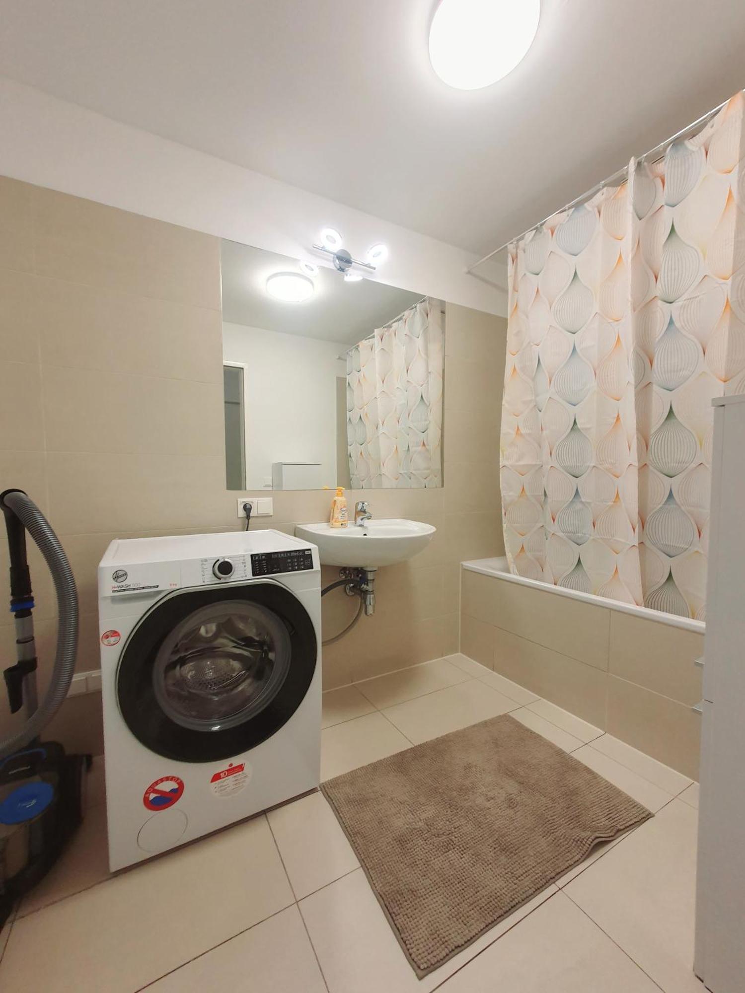 Near Lake One Bedroom Cute Apartment Wien Ngoại thất bức ảnh
